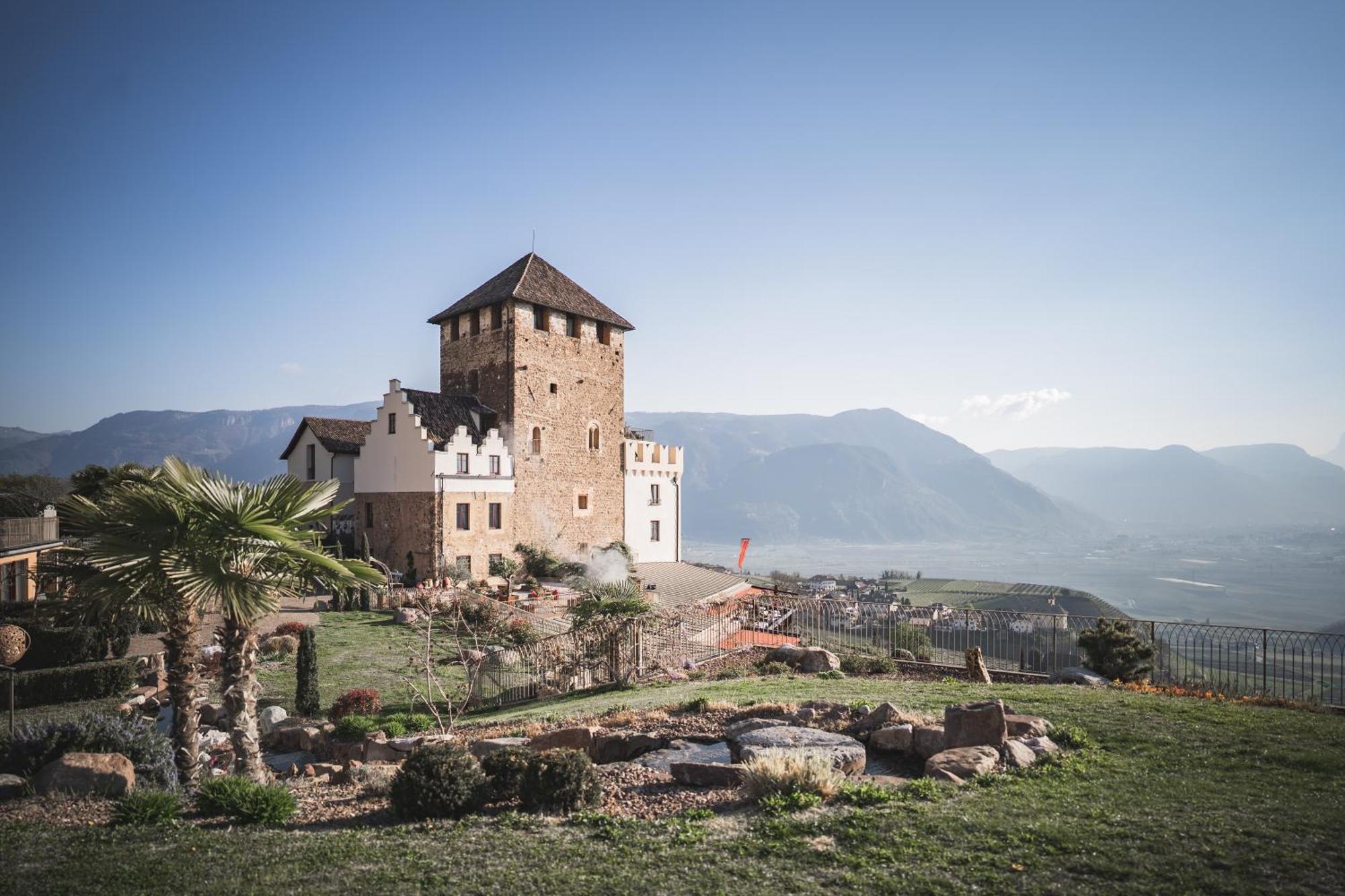 Schloss Hotel Korb Appiano Sulla Strada Del Vino Bagian luar foto