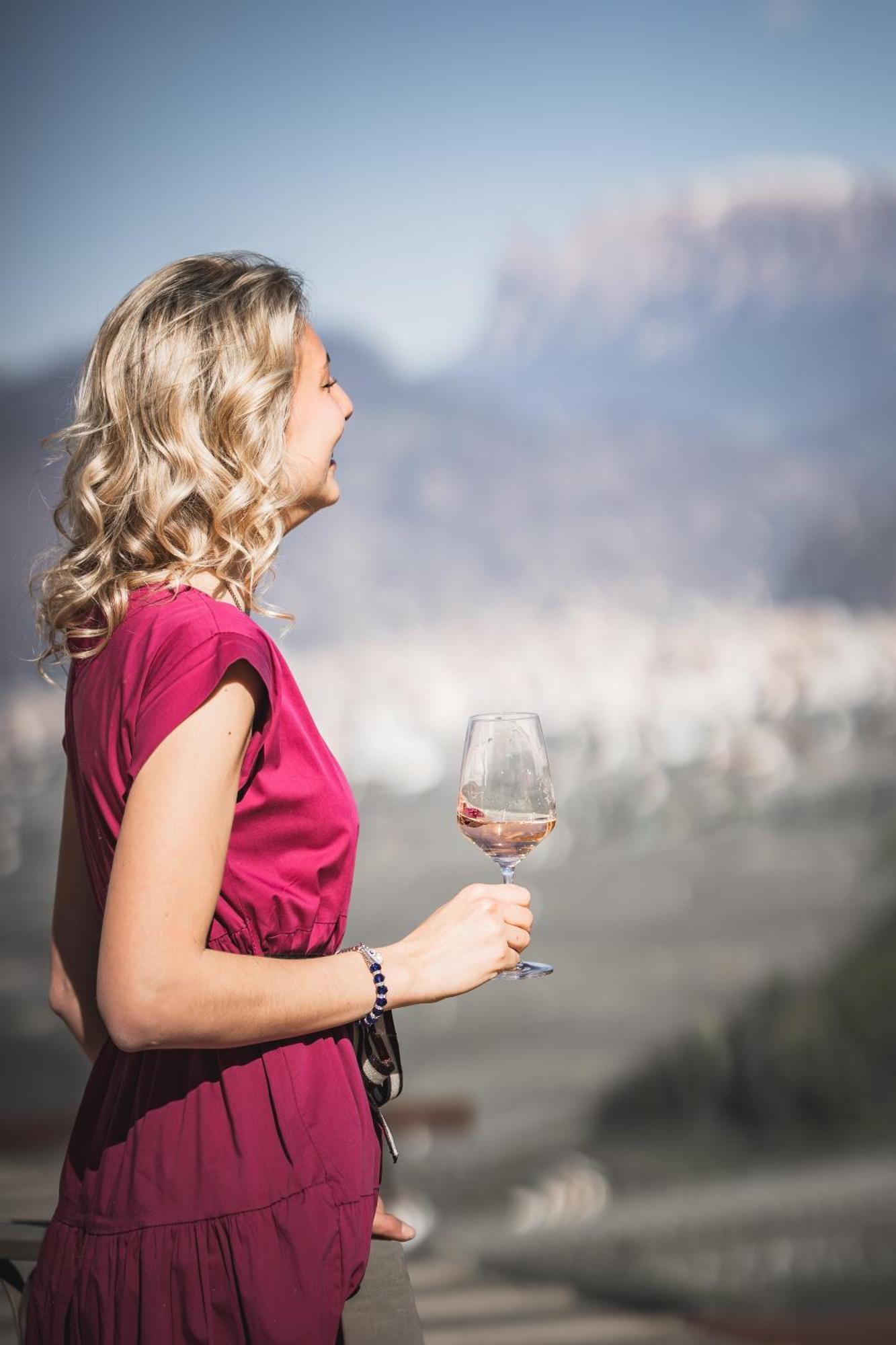 Schloss Hotel Korb Appiano Sulla Strada Del Vino Bagian luar foto