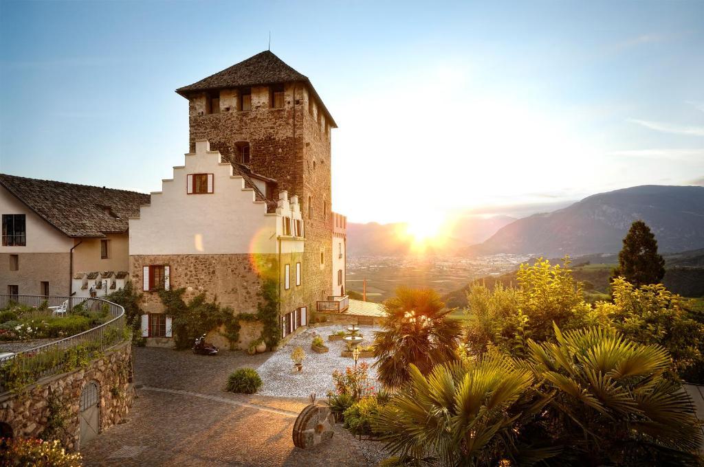 Schloss Hotel Korb Appiano Sulla Strada Del Vino Bagian luar foto